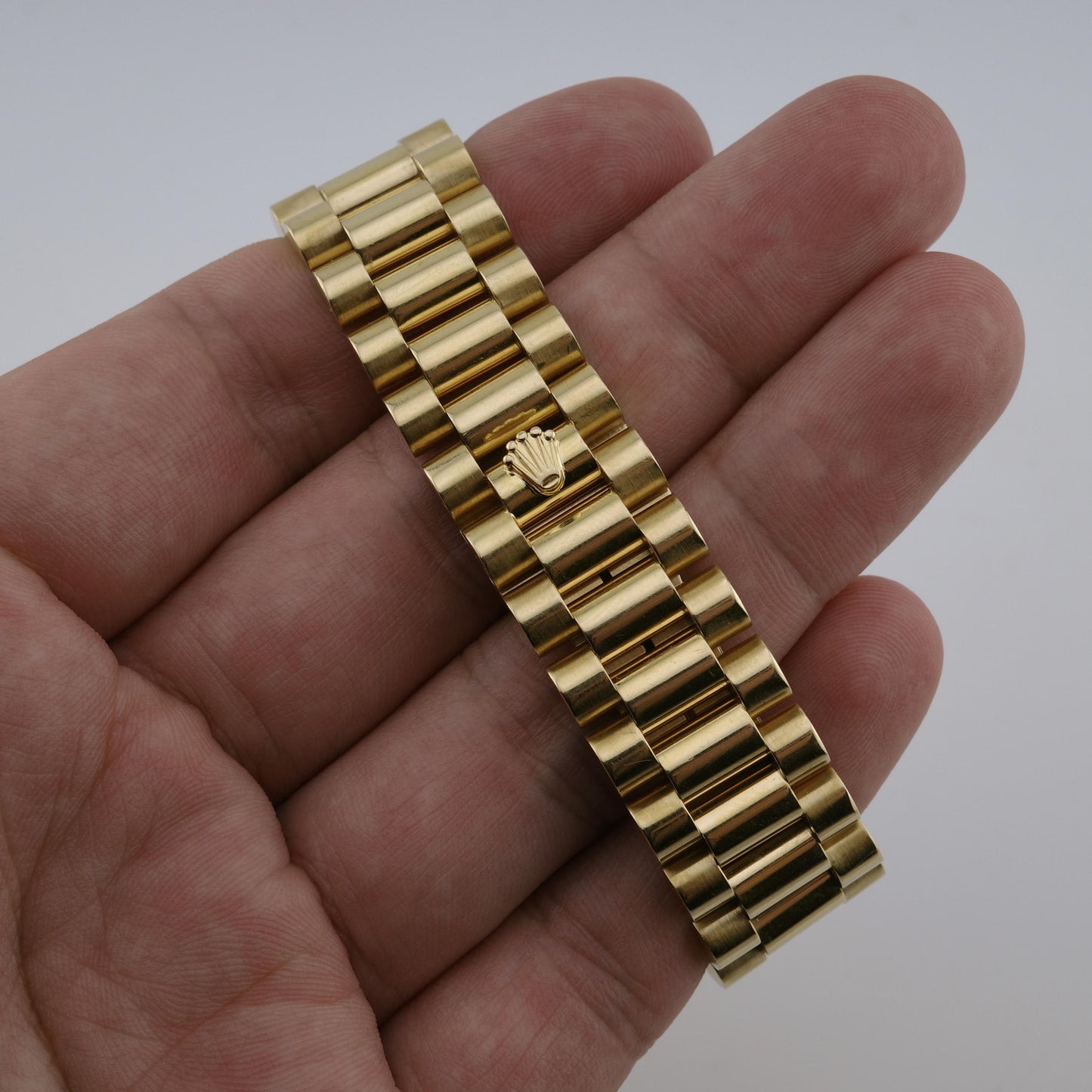 18K 1991 Rolex Day-Date 18238 36mm Diamond String Dial Watch