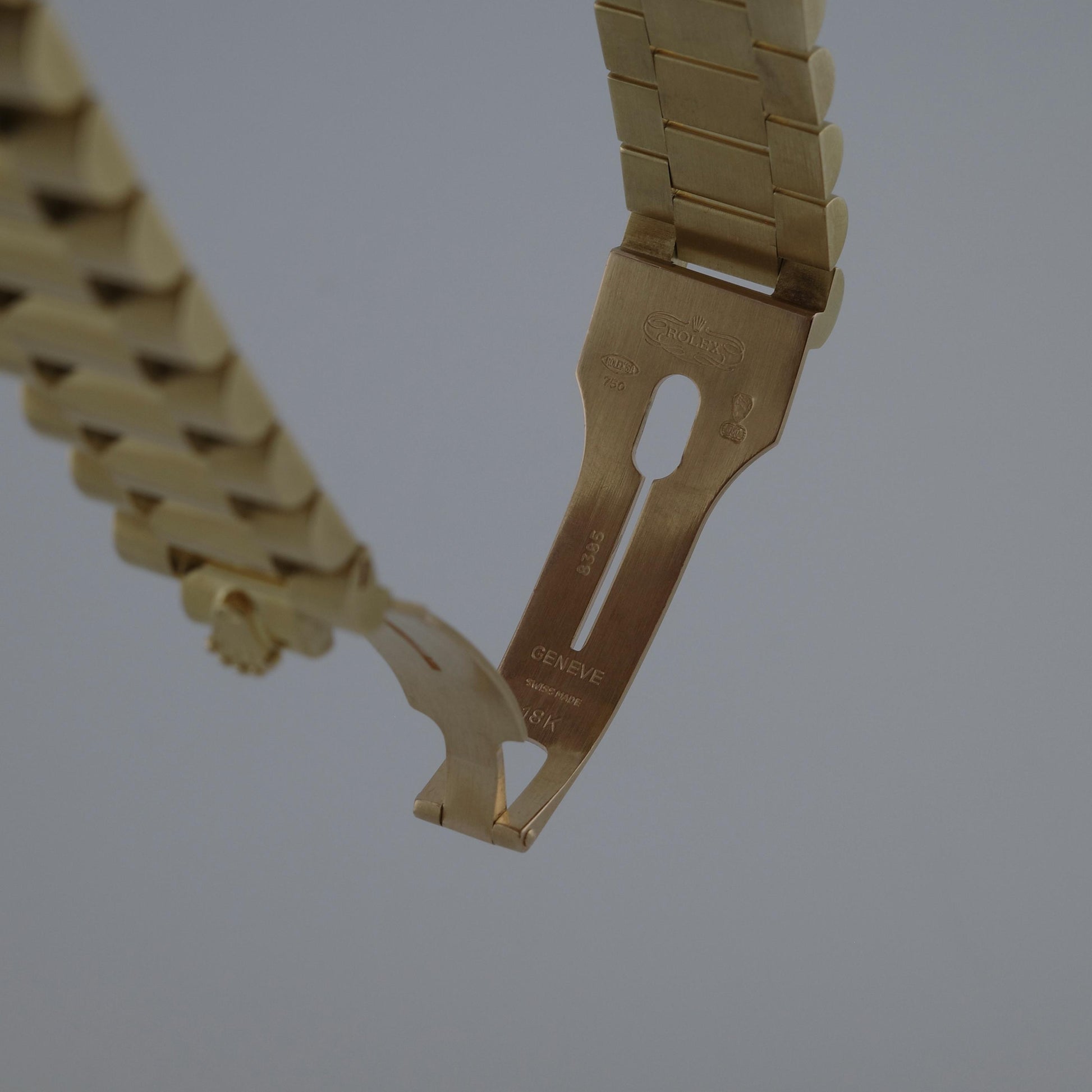 18K 1991 Rolex Day-Date 18238 36mm Diamond String Dial Watch