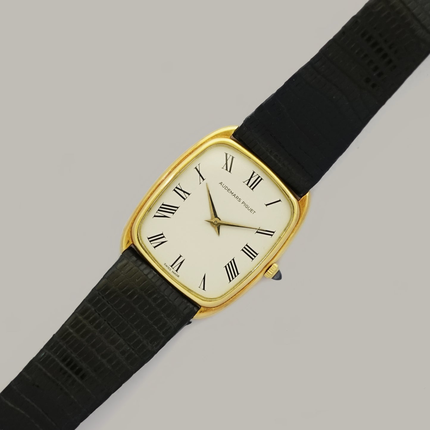 Audemars Piguet "Extra Plate" Ellipse Watch (18K Yellow Gold)