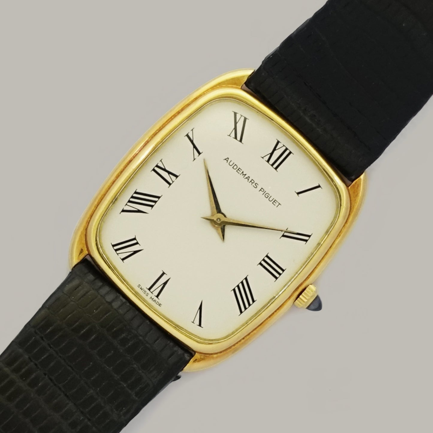 Audemars Piguet "Extra Plate" Ellipse Watch (18K Yellow Gold)